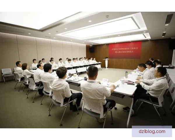 皇马高层齐聚办公室召开见面会